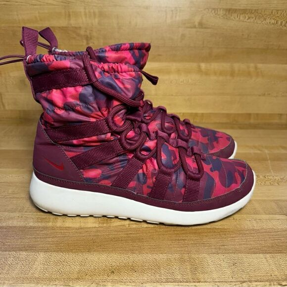 Women's Nike Roshe One Hi Print Sneakerboots, SAMPLE Size 7 Deep Garnet Berry - Picture 1 of 6
